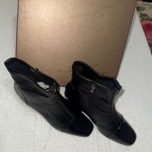 Azura by Spring Step Mozza black cap-toe booties. SZ/39
